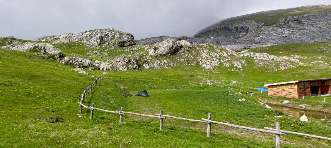 J22 - Bivouac dans un cadre sublime à côté du refuge Don Barbera