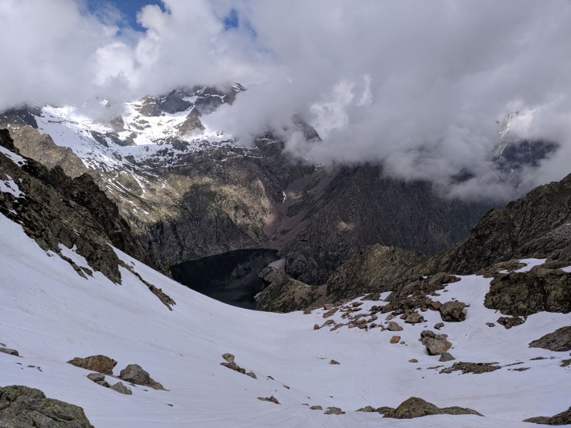 J25 - Colle delle Fenestrelle : encore une descente qui commence dans la neige.