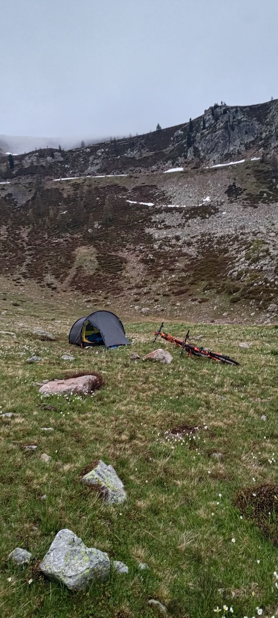 J27 - Bivouac sous le col de la Lombarde.