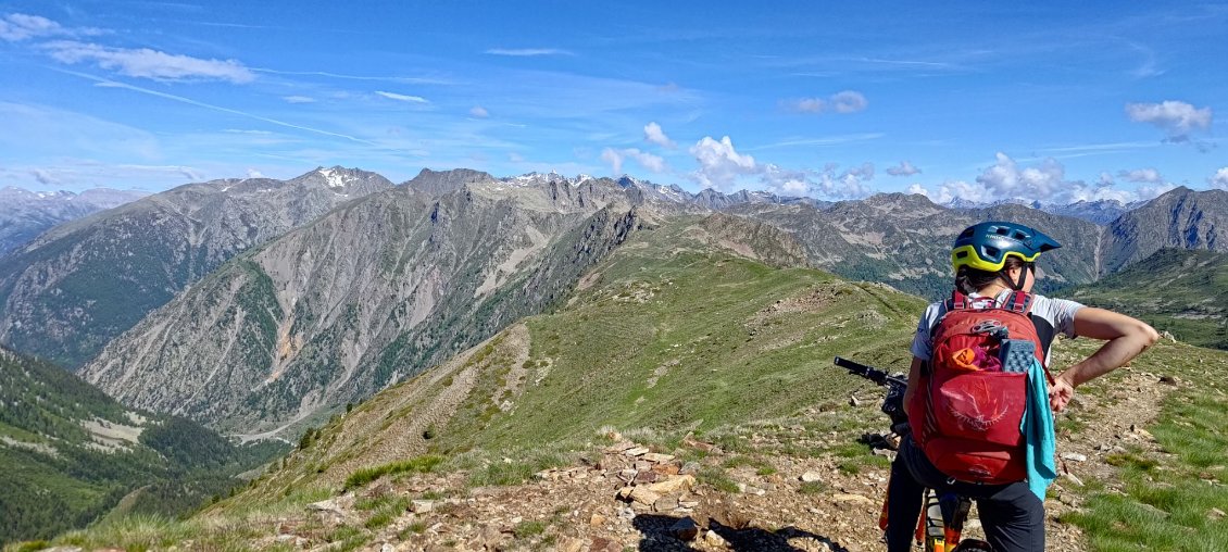 J27 - Crête de la Tête grosse du cheval, joli sentier de VTT depuis le col de la Lombarde