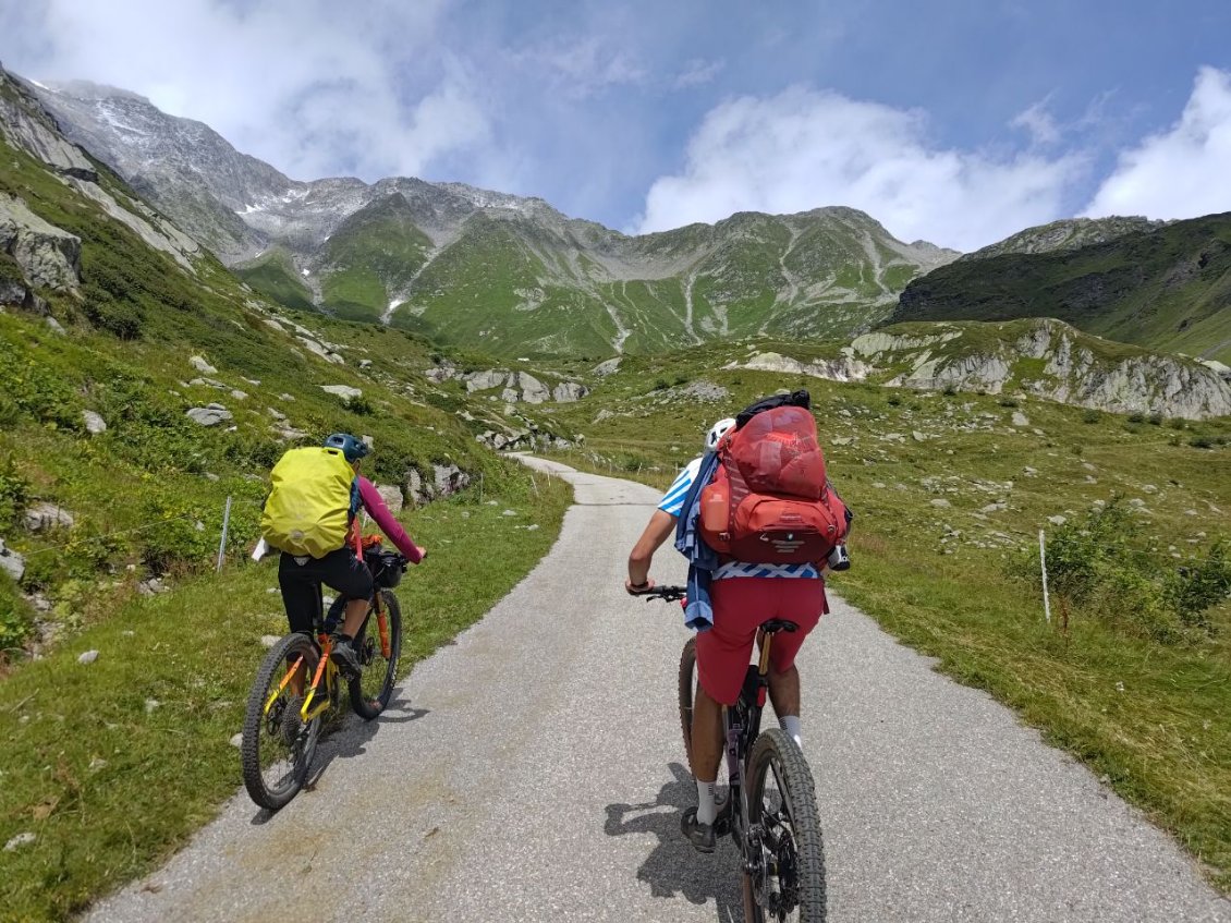 J85 - On ne le sait pas encore mais on va devoir faire demi-tour (réserve de la Graina, interdite aux VTT).