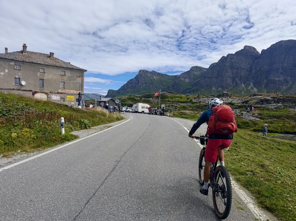 J86 - Arrivée au Passo del San Bernardino.