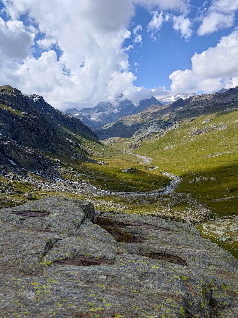 J90 - Bernina dans les nuages.