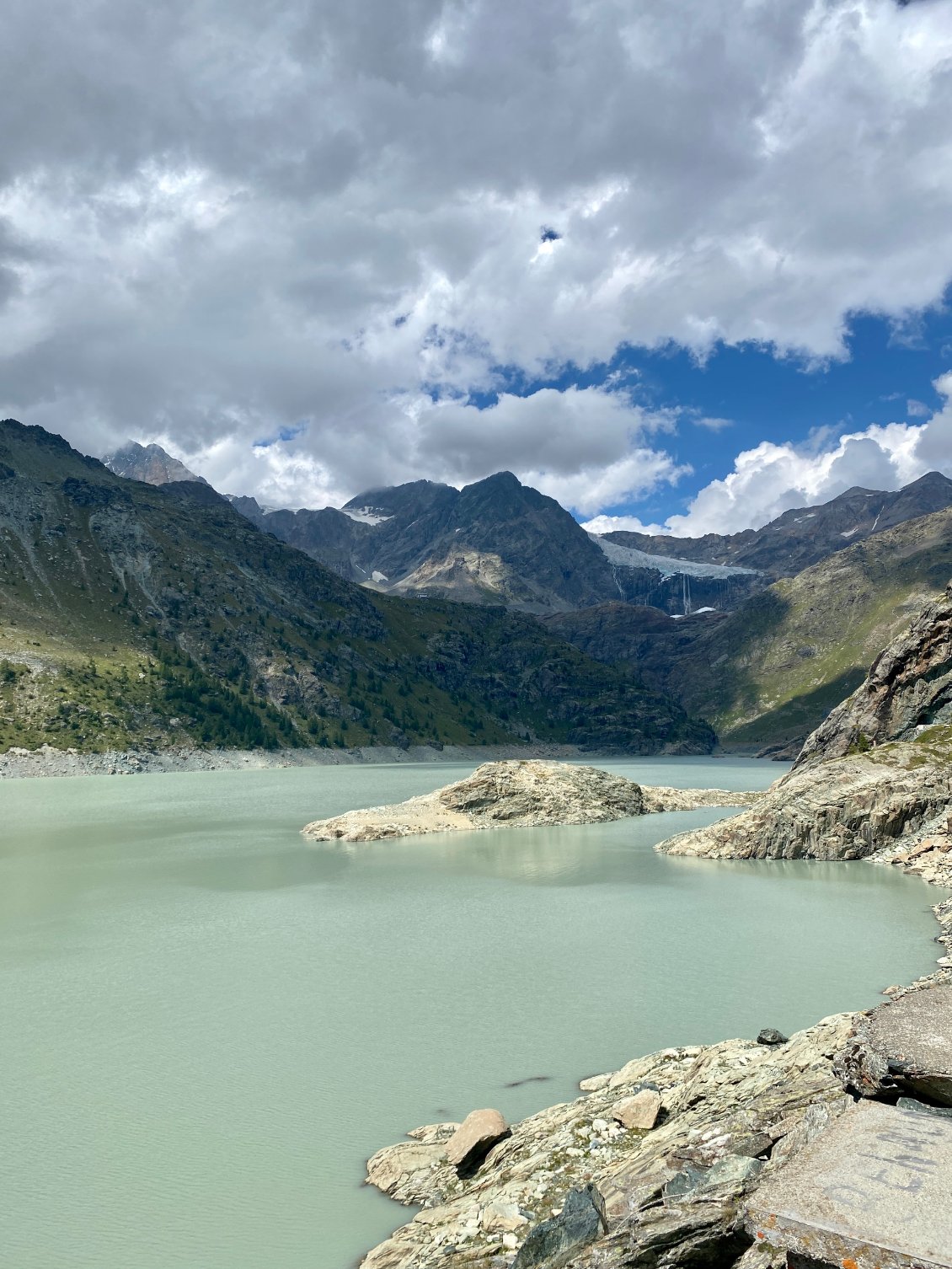 J90 - Le lac et le glacier du Piz Palu au fond.