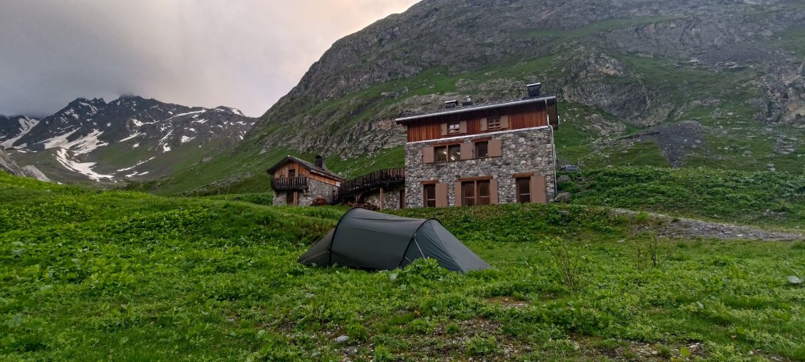 J39 - Bivouac au refuge du Saut.