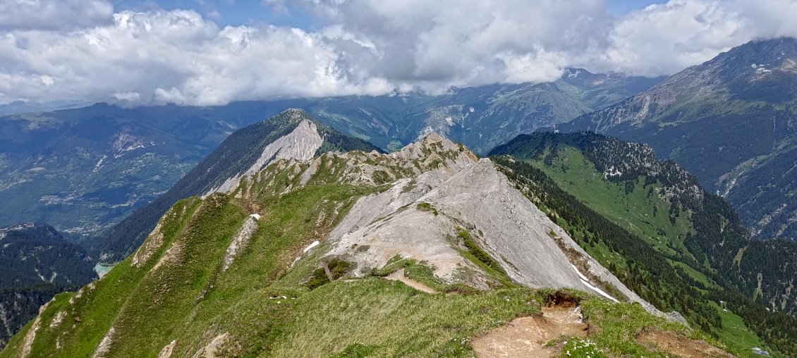 J40 - Les exceptionnelles crêtes du Mont Charvet, très techniques mais magnifiques tout du long.