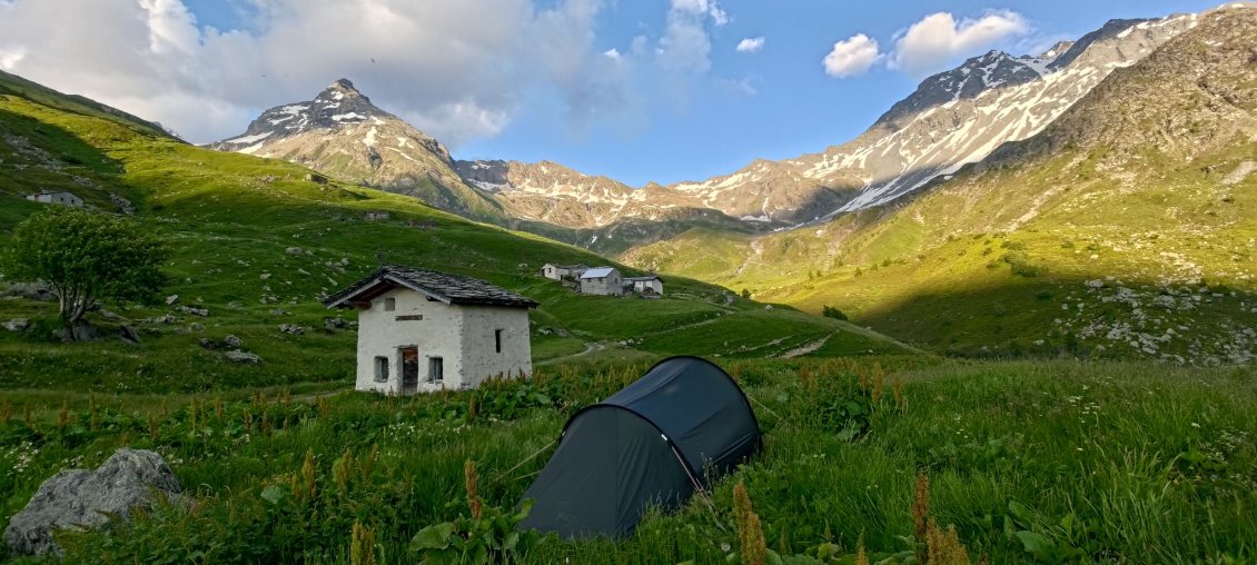 J42 - Bivouac dans le vallon de Mercuel, avant le refuge de l'Archeboc et le col du Mont.