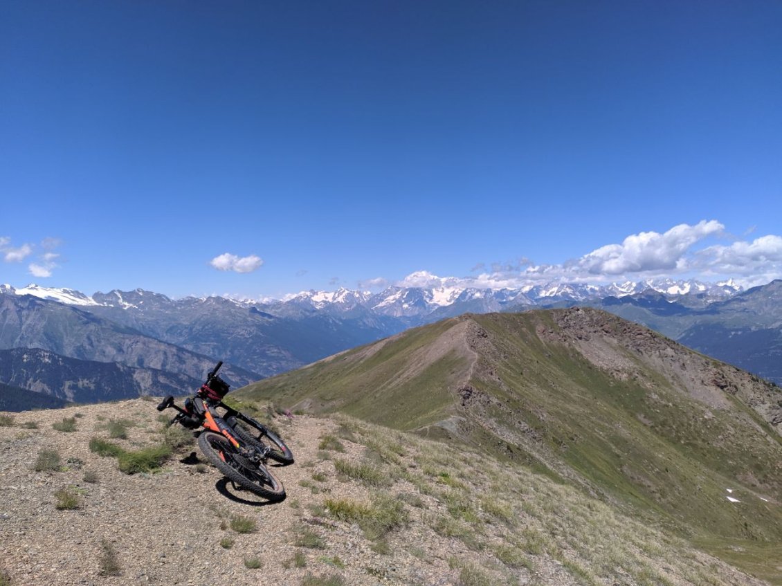 J51 - Entre le col Tsa Setze et la Pointe de la Pierre, avant une longue descente sur Aoste.