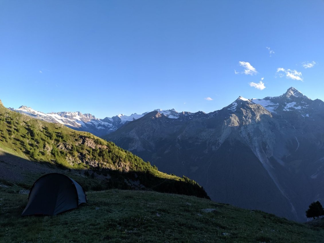 J50 - Bivouac au-dessus d'Arpisson face aux pointes Grivola.