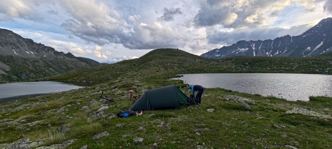 J52 - Magnifique bivouac entre les lacs de Thoule.