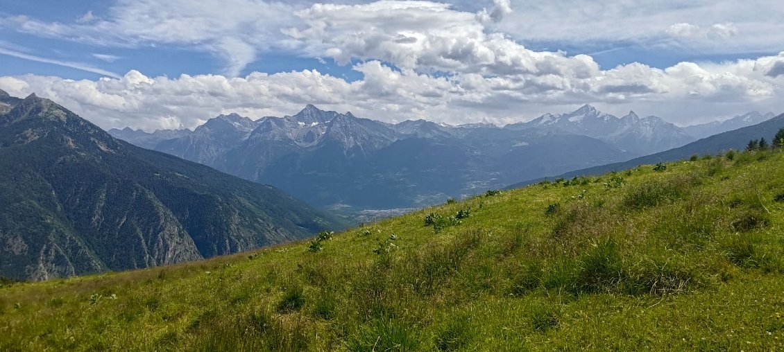 J52 - Longue montée roulante d'Aoste en direction du col de la Fenêtre de Durand.