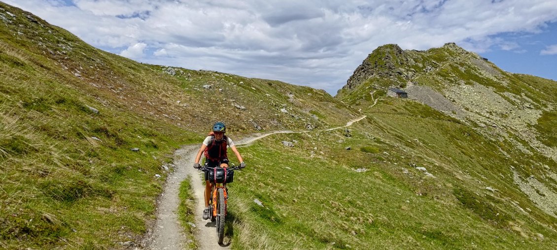 J54 - Sentier entre le Mont Brûlé et la cabane de Mille.