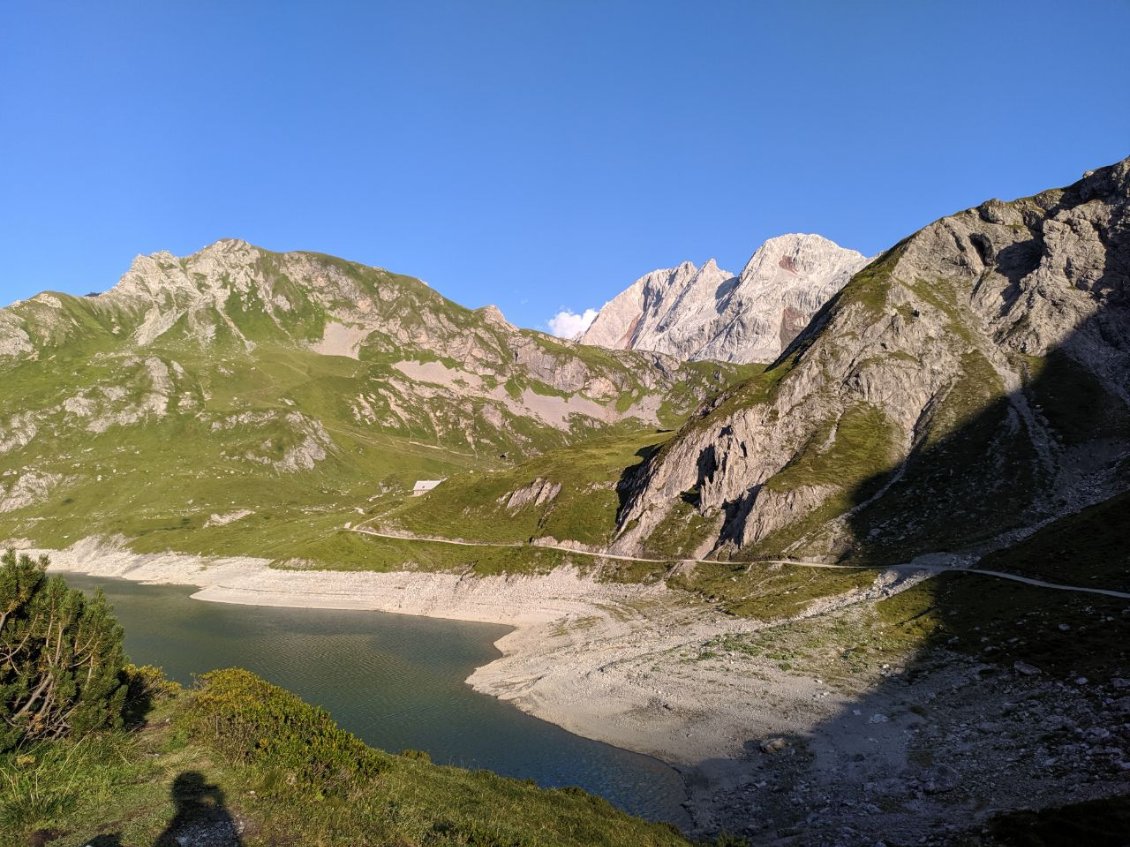 J99 - Descente sur le Lunersee en fin de journée (et joli bivouac, probablement interdit).