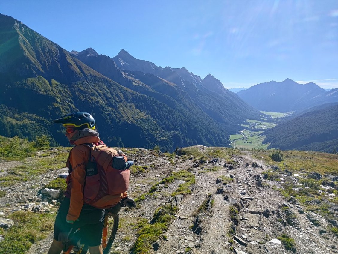 J113 - Descente plongeante du passo di Vizze : on recommande !