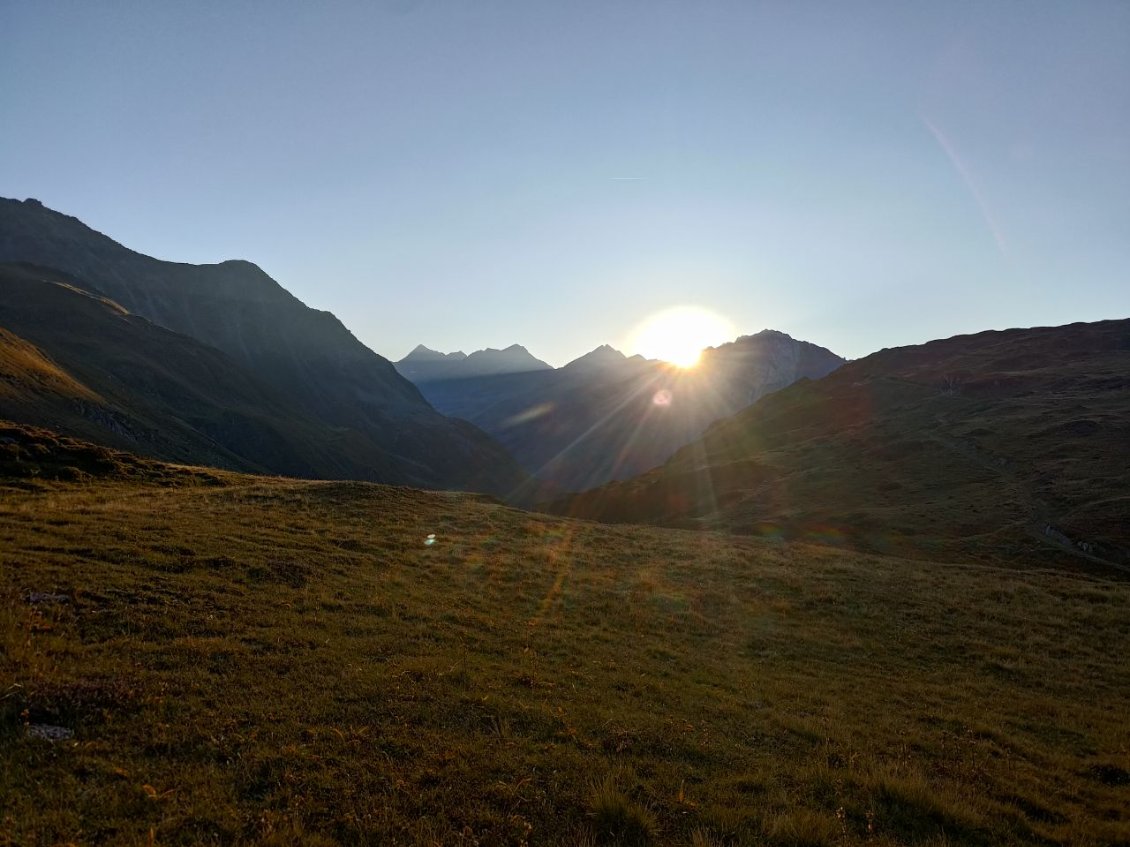 J117 - Coucher de soleil au Klammljoch, seuls au monde.