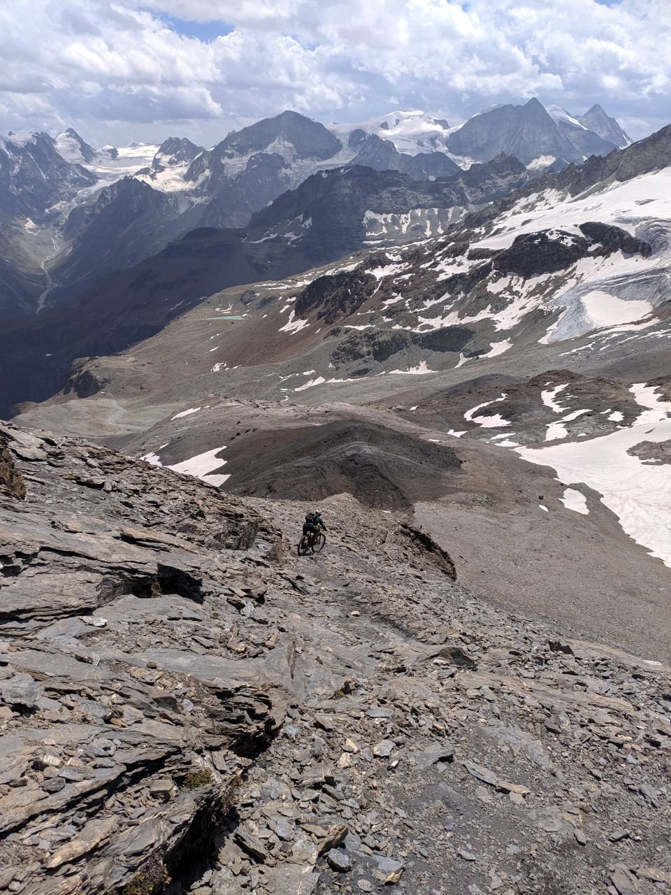 J66 - Au Mont de l'Etoile, le début de la descente est raide mais avec du grip !