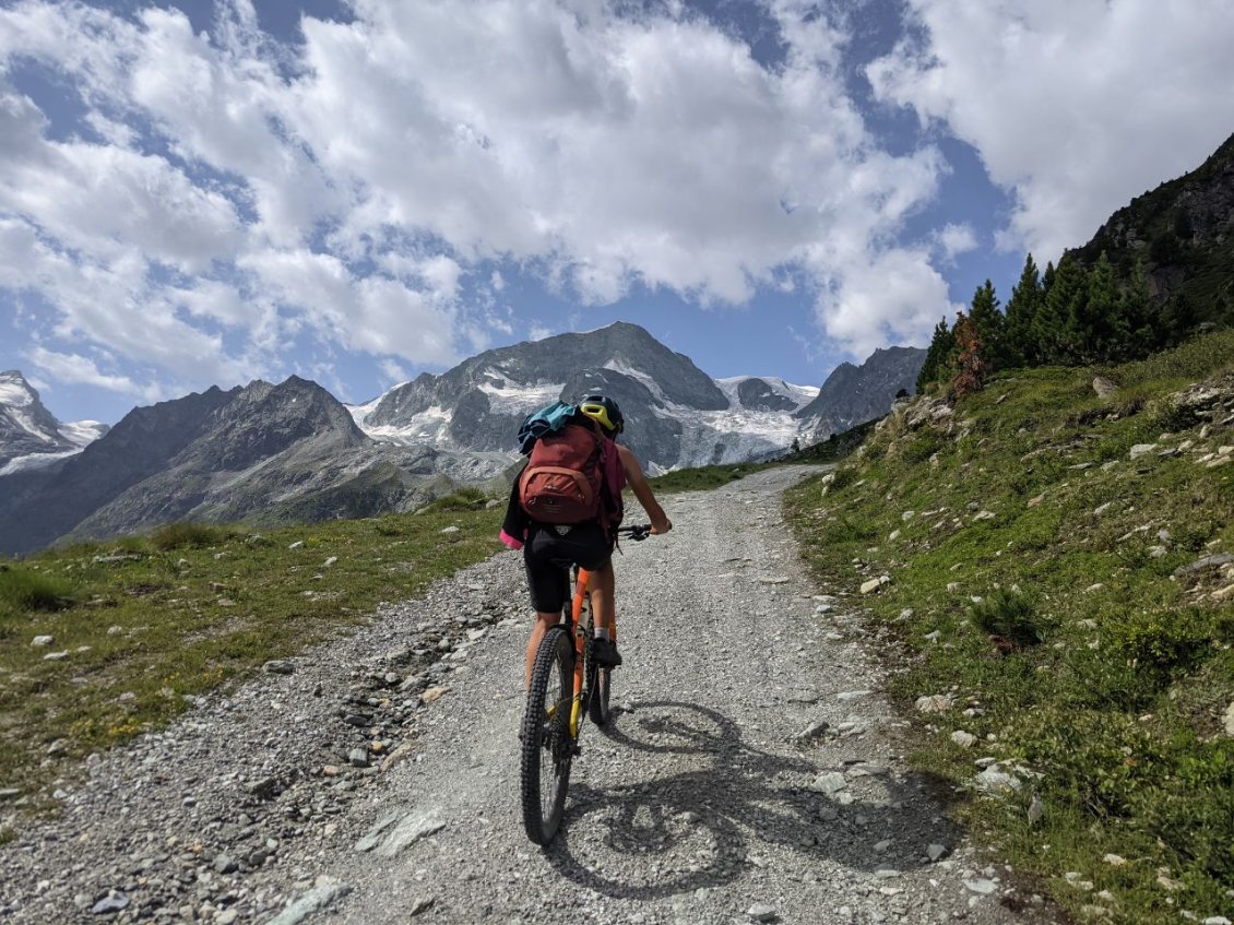 J66 - Vers le Mont de l'Etoile, une montée assez roulante jusqu'à la cabane des Aiguilles Rouges.