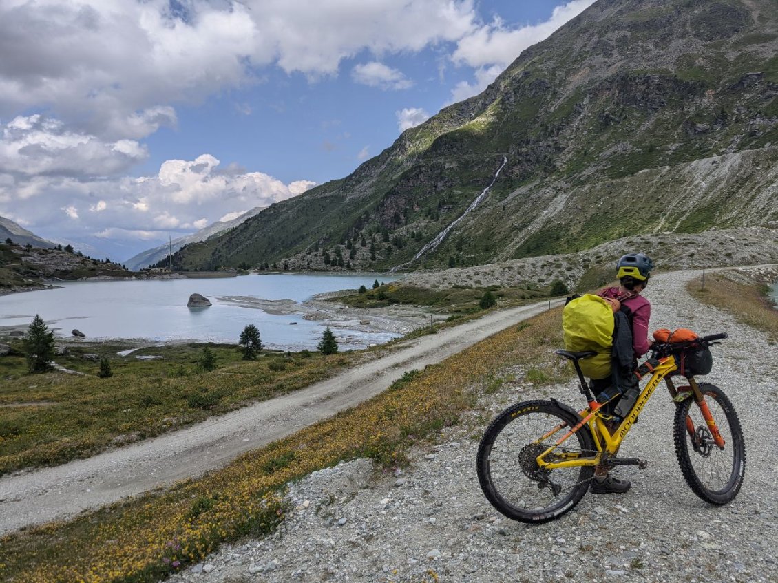 J68 - Arrivée aux lacs de Tourtemagne (Turtmannsee), encore un cadre de bivouac exceptionnel.