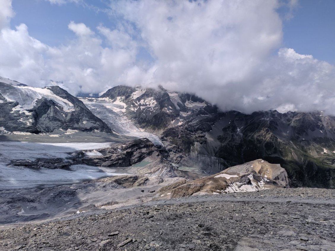 J69 - Du sommet du Barrhorn, cadre époustouflant de la plus haute "randonnée" des Alpes.