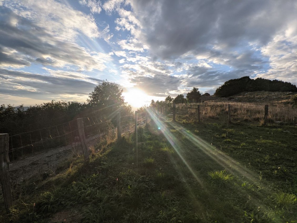 J128 - Coucher de soleil au bivak Hlek.