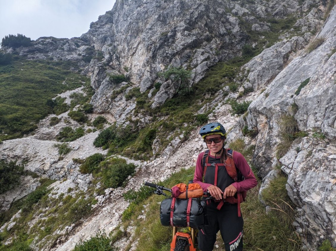 J132 - Balcon du Rodica : les fortes pluies ont fait partir des cailloux, le sentier n'est pas toujours très praticable.