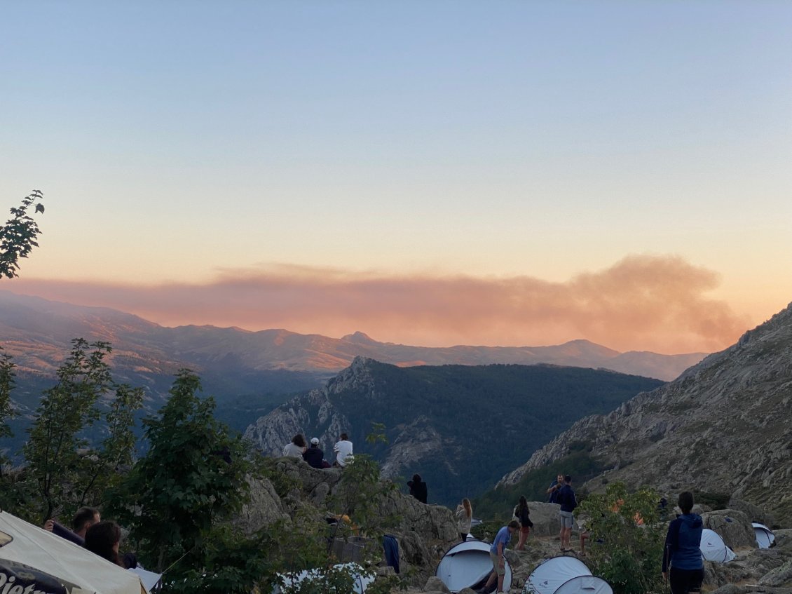 Incendie au dessus de Monte Lattone