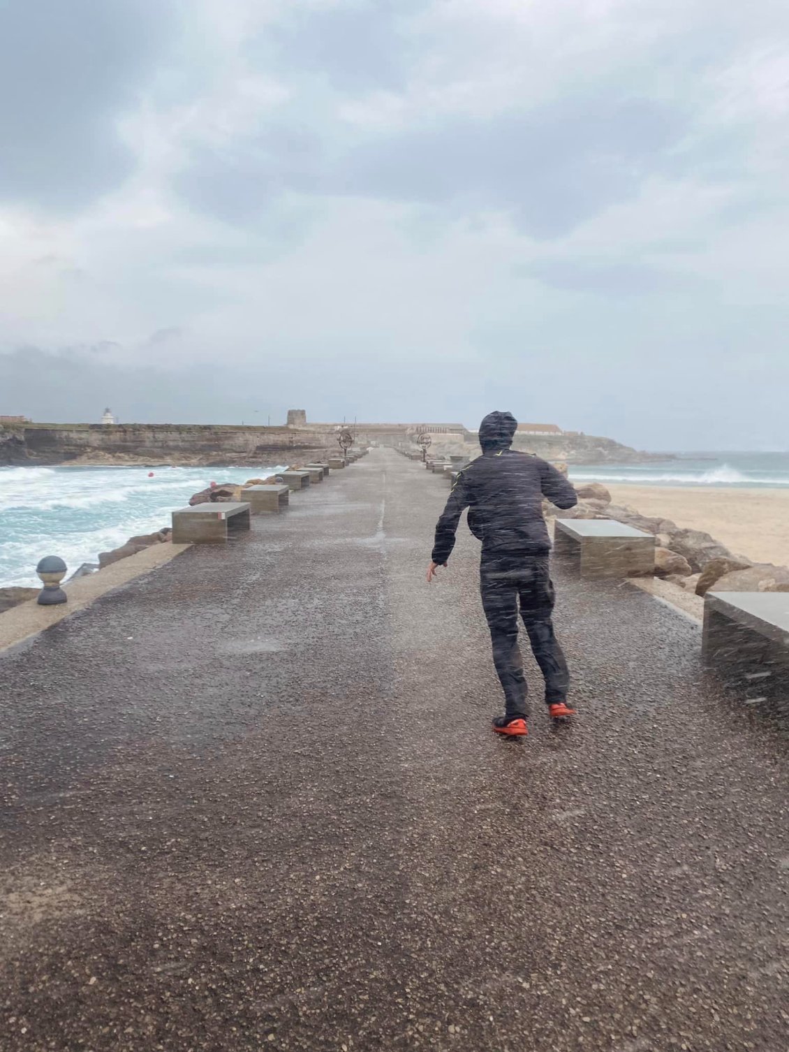 JOUR 22 : On comprend mieux pourquoi Tarifa est un spot de surf