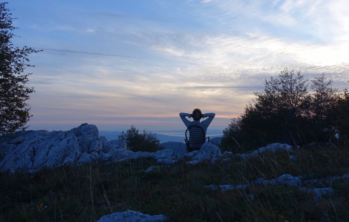 J'assiste le soir à de magnifiques couchers de soleil sur l'Adriatique depuis les hauteurs du Velebit.