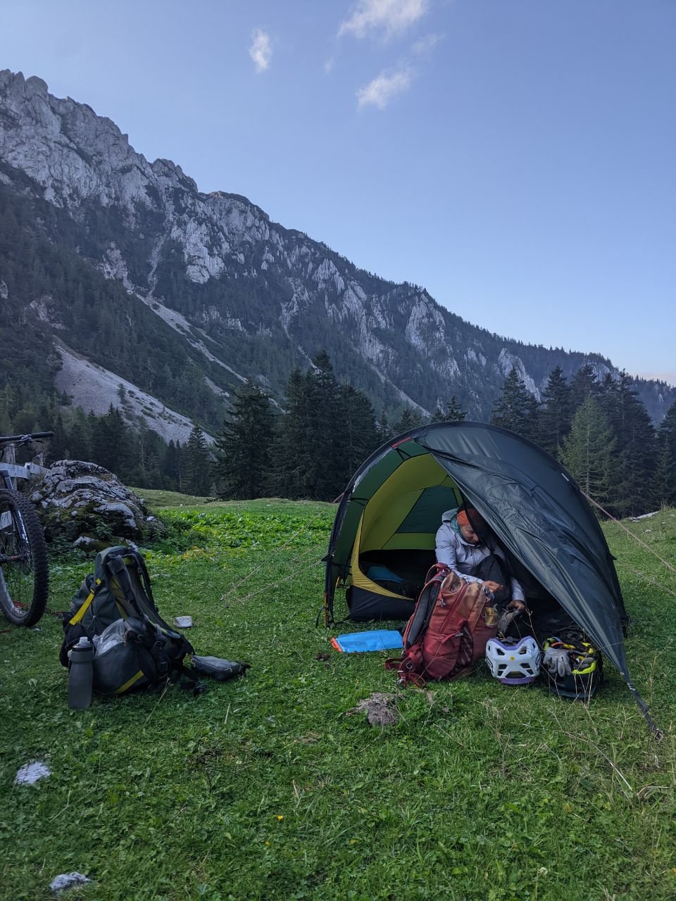 J135 - Réveil sans le soleil, on est bien frigorifié au moment de se mettre en route.