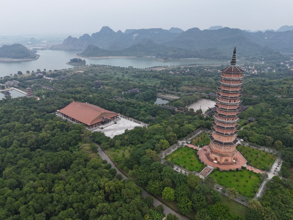 J13. Le temple Hoa Lu. Le plus important complexe bouddhiste du Vietnam.