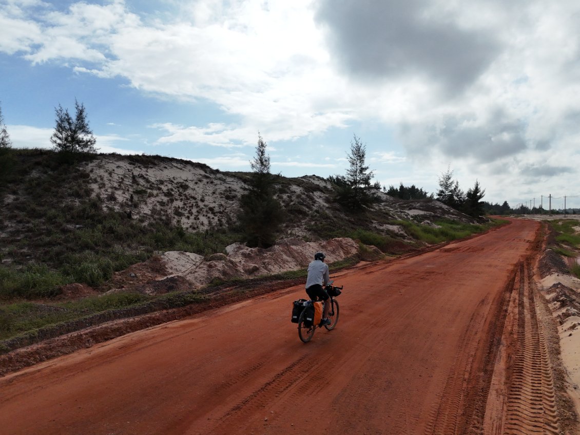 4. J'aime ce voyage. Mes petites routes me réservent chaque jour de nouvelles ambiances.