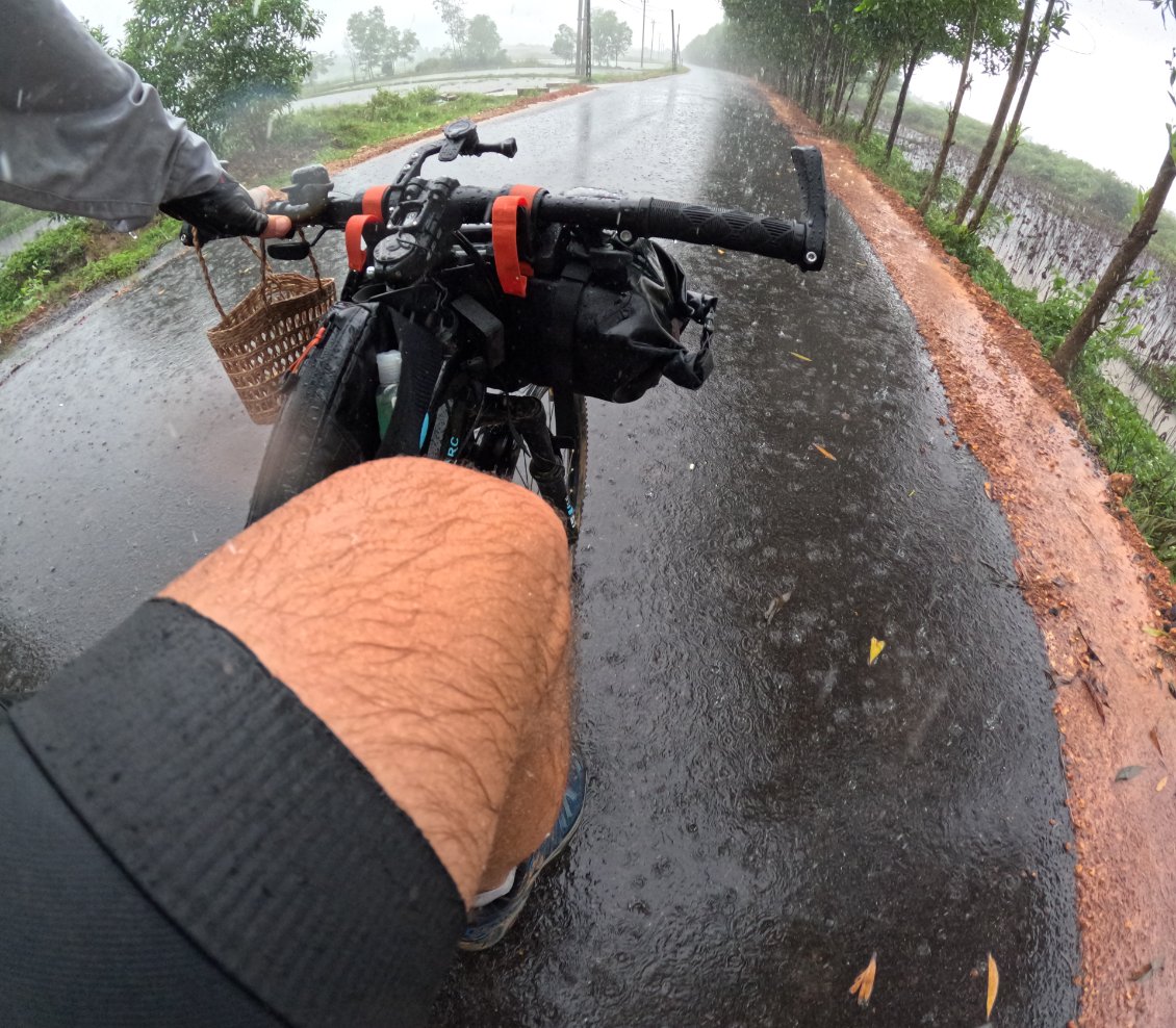 J26. Alternance d'environ 1h de pluie intense pour 1h d'accalmie.