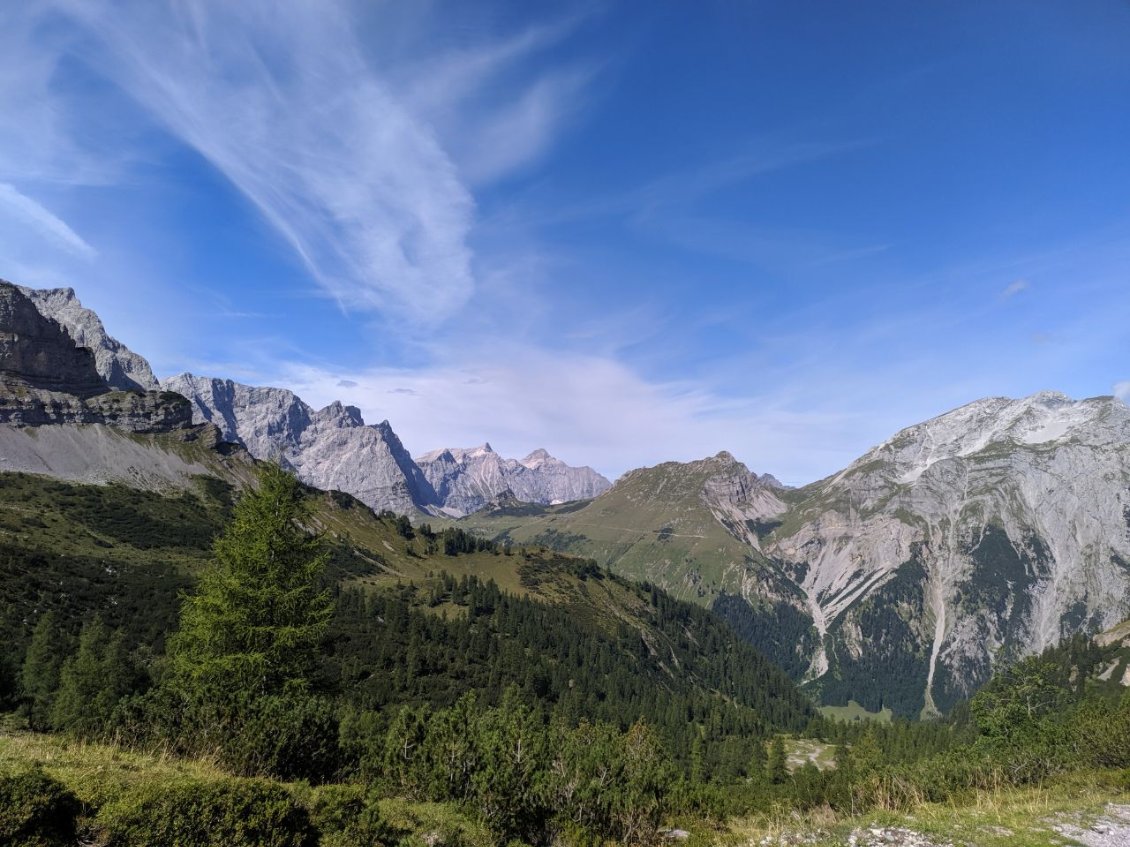 J110 - Fin de la traversée du Karwendel, dans la montée vers le Westliches Lamsenjoch.