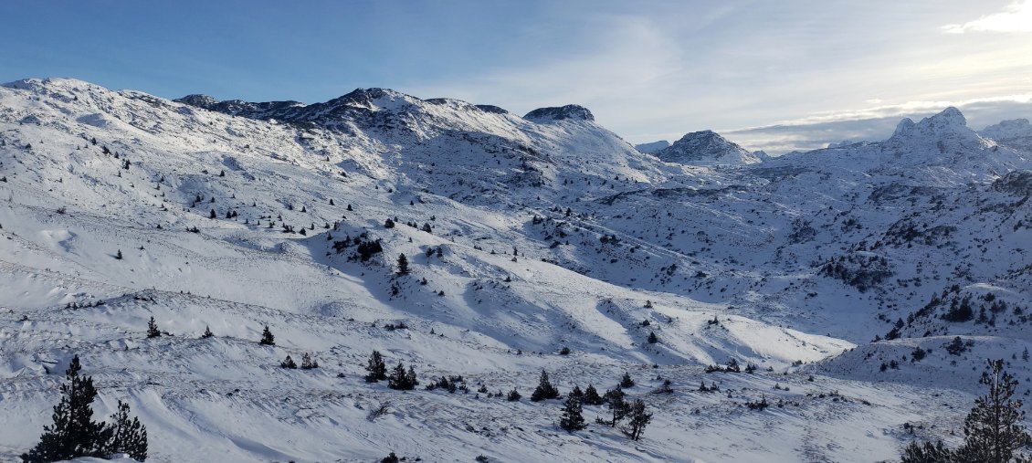 Journée magnifique au cœur des monts Prenj. Le mètre de neige n'était pas prévu. C'est splendide, il ne manque que les raquettes.