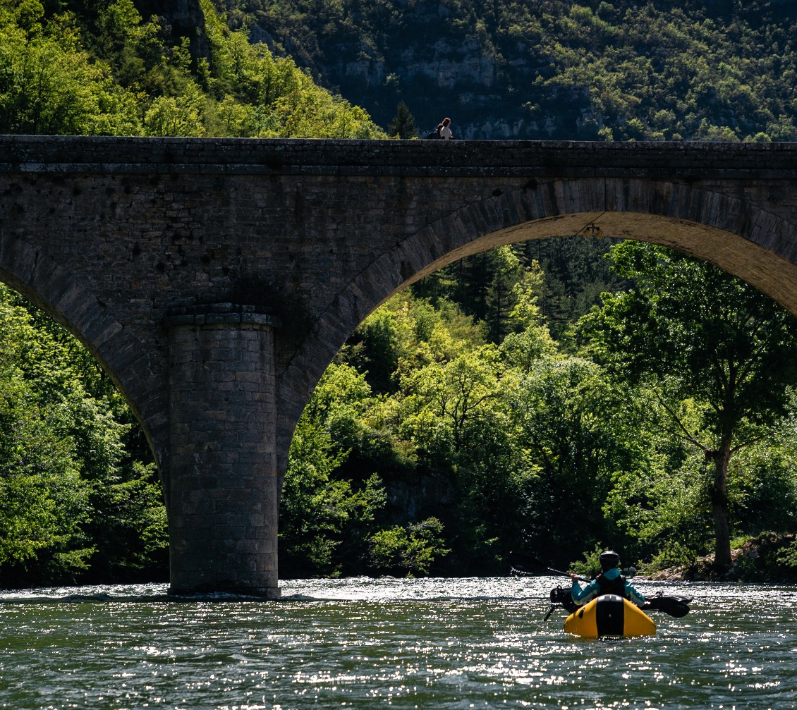 Packraft et piétons.