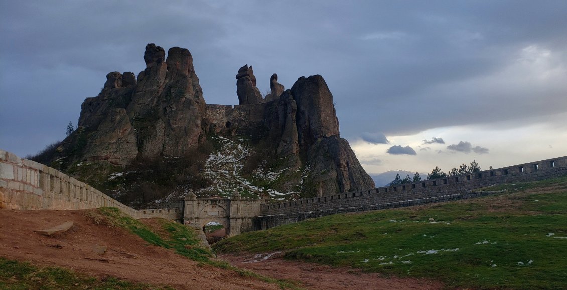 La forteresse de Belogradchik, qui utilise les formations rocheuses pour sa protection.