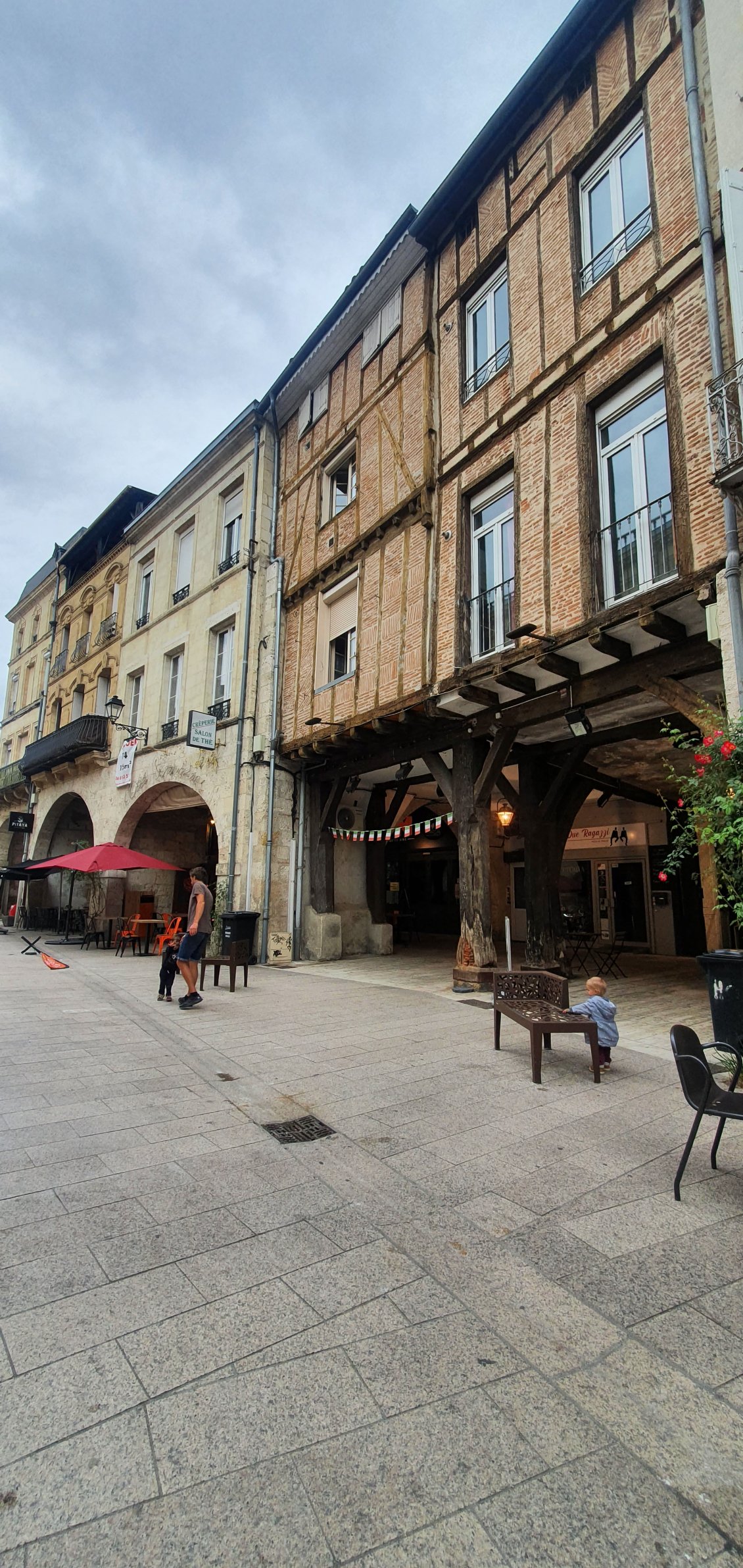 Agen, petit coup de coeur pour cette petite ville vraiment mignonne, avec une creperie qui nous aura régalé le midi et le soir.