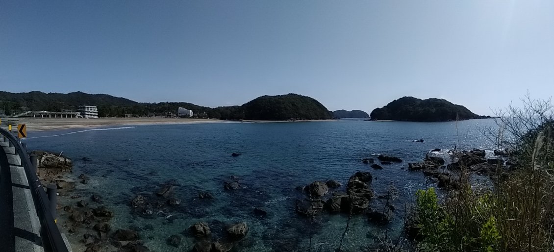 De belles plages ttes desertes. Ok, l'eau est à 17° et l'air pas beaucoup mieux.