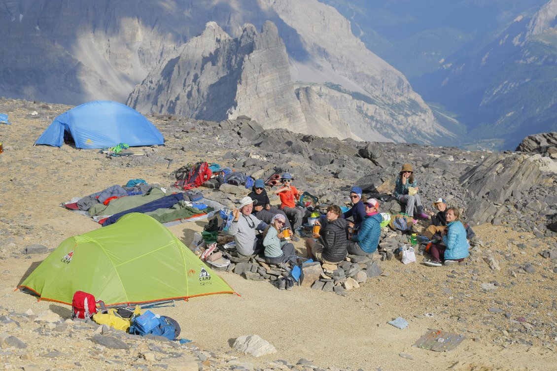 Bivouac à 3030 m sous le sommet.