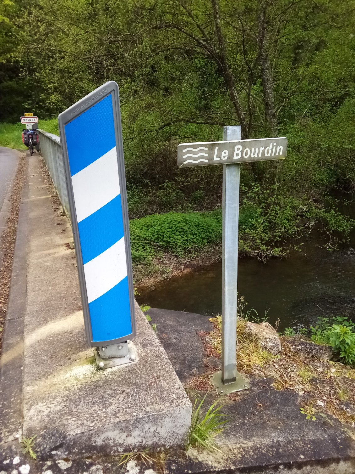 Tiens, voilà du Bourdin, voilà du Bourdin !
(Je tente l'Oscar du blog le plus drôle.)