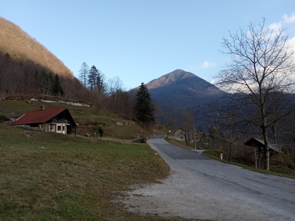 Une longue montée de col nous attend.