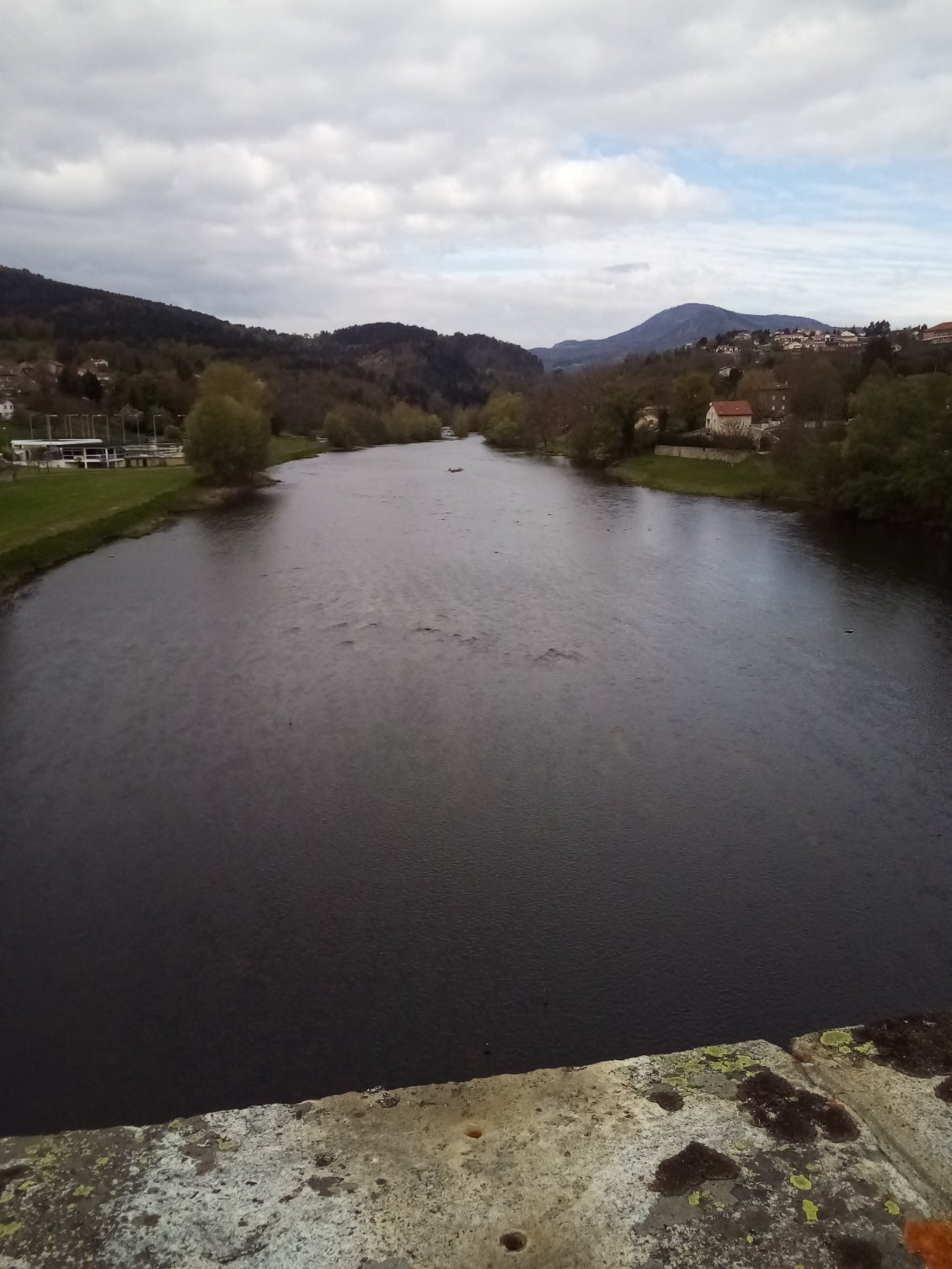 La Loire à nouveau, en regardant vers sa source qui n'est plus très loin.