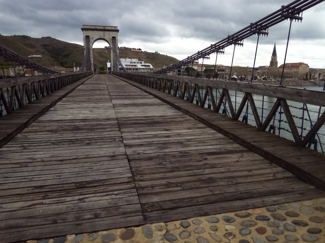 Magnifique pont. (En même temps j'aime bien les ponts moi, alors...)