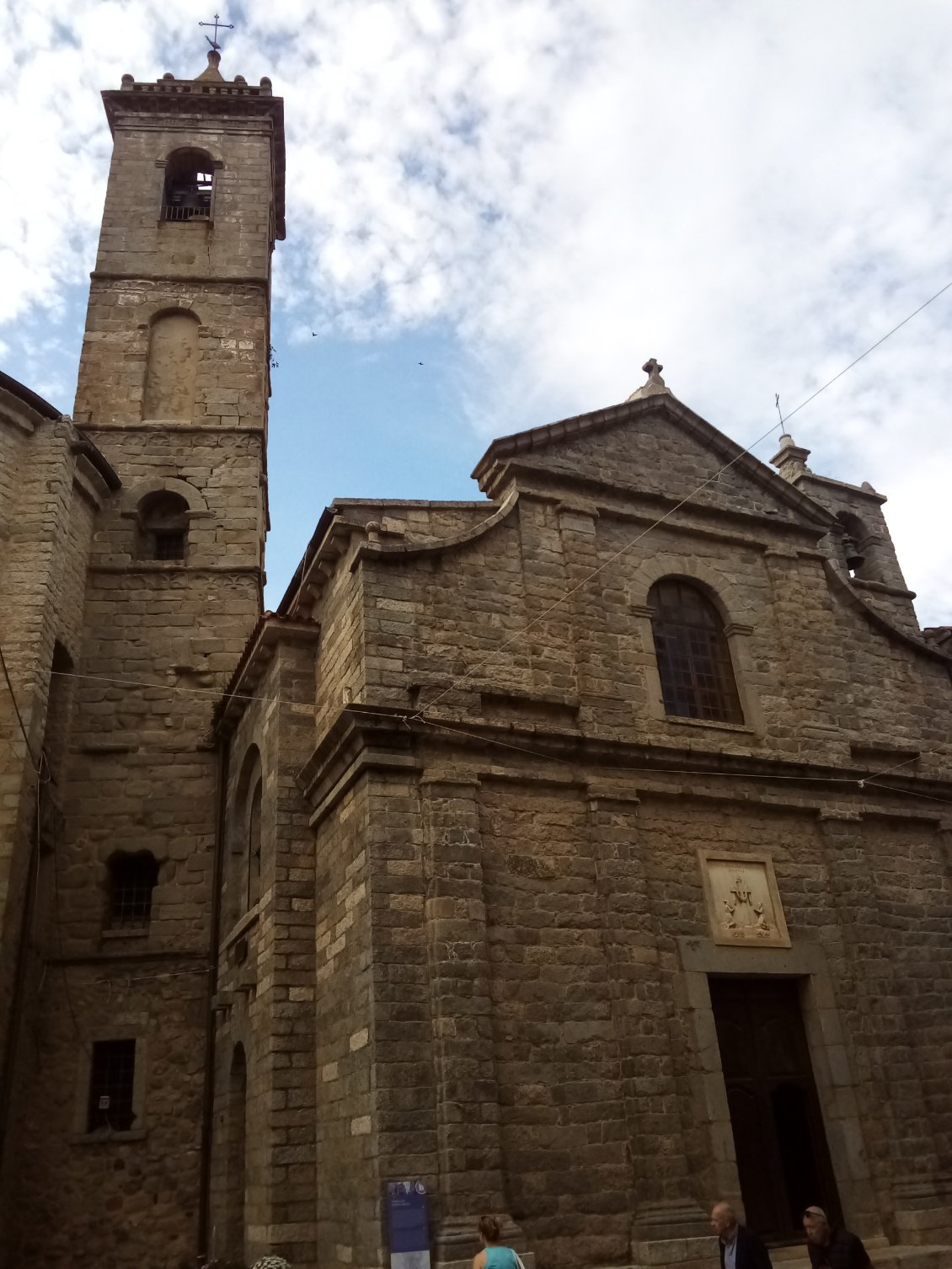 La Cattedrale di San Pietro apostolo.