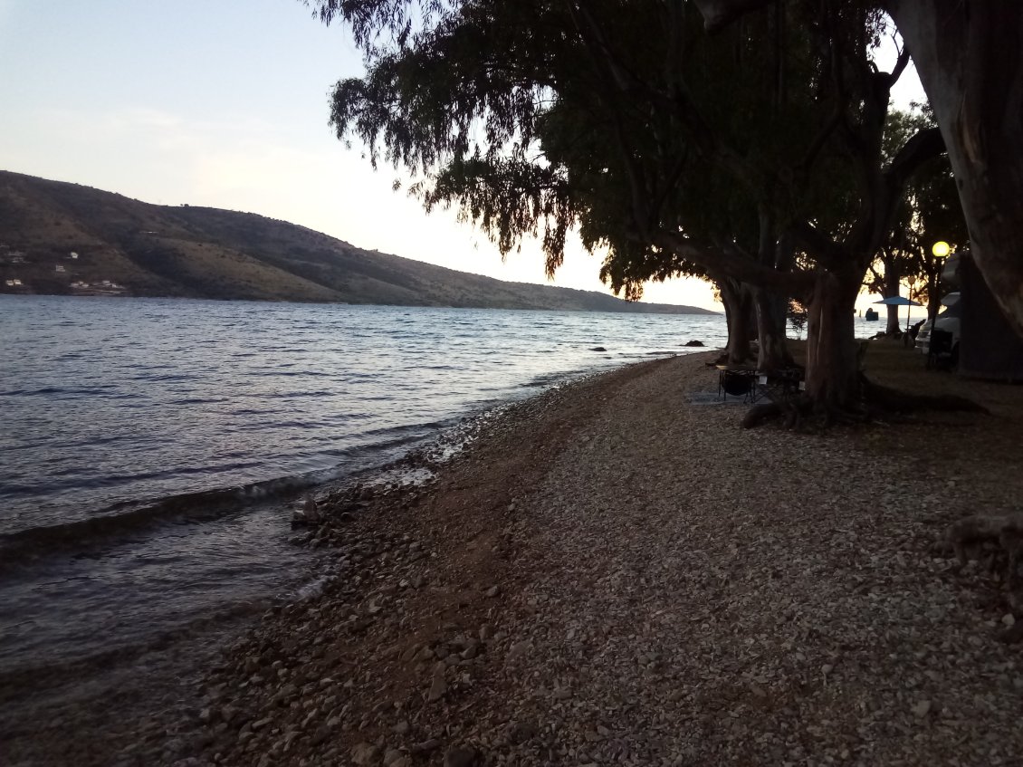 La petite plage du camping.