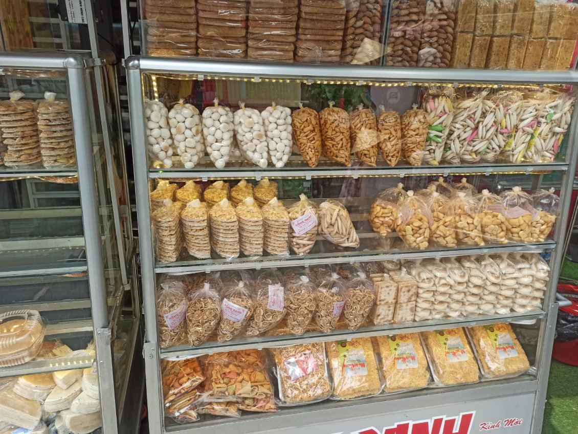 J12. Une pâtisserie comme je les aime. La plupart des gâteaux contiennent des sucres naturels de végétaux (noix de coco, ...). Ce qui a mon sens, a un impact moins négatif pour la santé et la digestion.