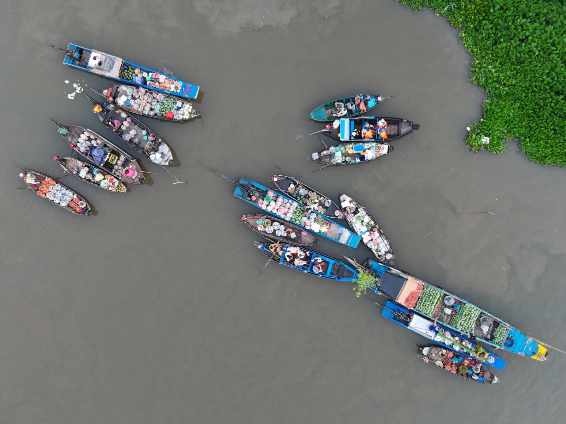 J13. Le marché flottant de Phong Điền. J'ai choisi de visiter celui-ci, car dans les grandes villes, le temps des marchés flottants est révolu.