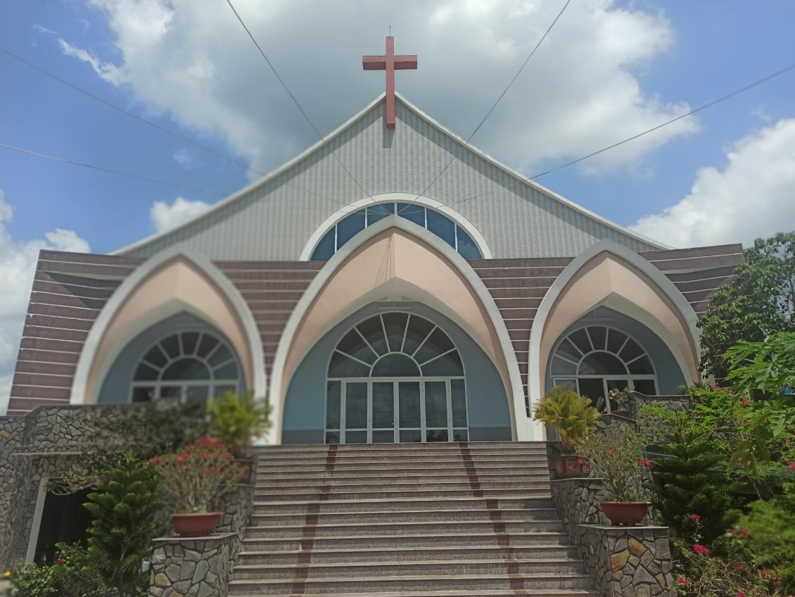 J13. Comme c'est dimanche, j'assiste à une messe dans une église baptiste suivie d'une invitation à déjeuner. Un beau moment de partage avec les locaux.