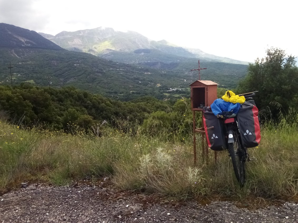 Pas de béquille sur le vélo, faut toujours trouver un support.