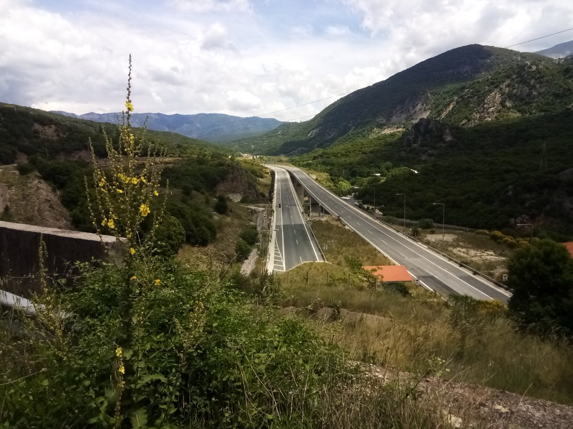 Vu le peu de fréquentation, j'aurais tout aussi bien pu emprunter l'autoroute. C'était plus direct.